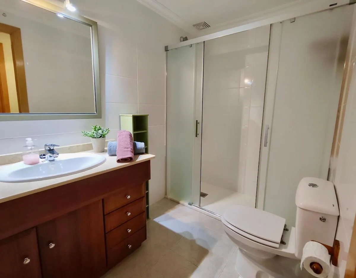 Spacious Apartment Close To The Beach 포엔샤