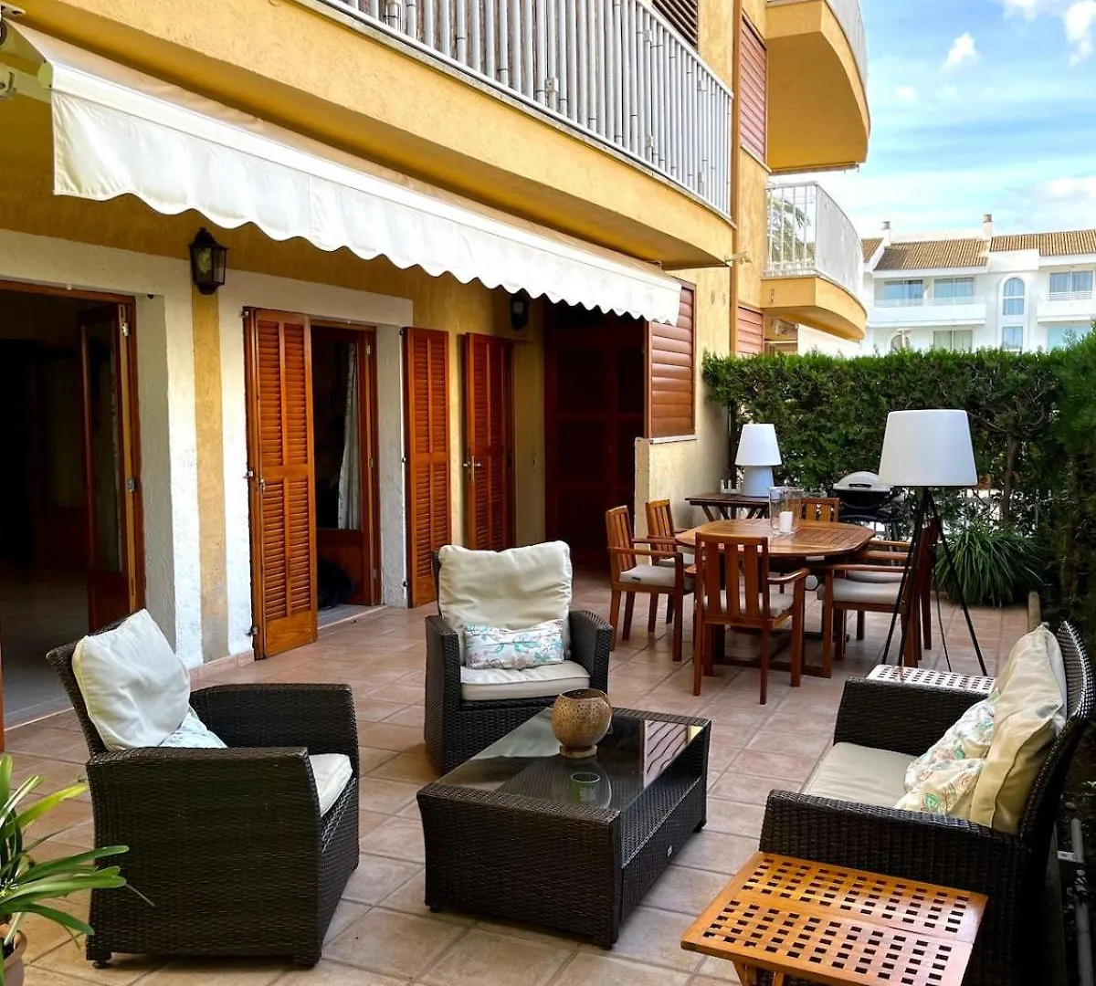 Spacious Apartment Close To The Beach 포엔샤