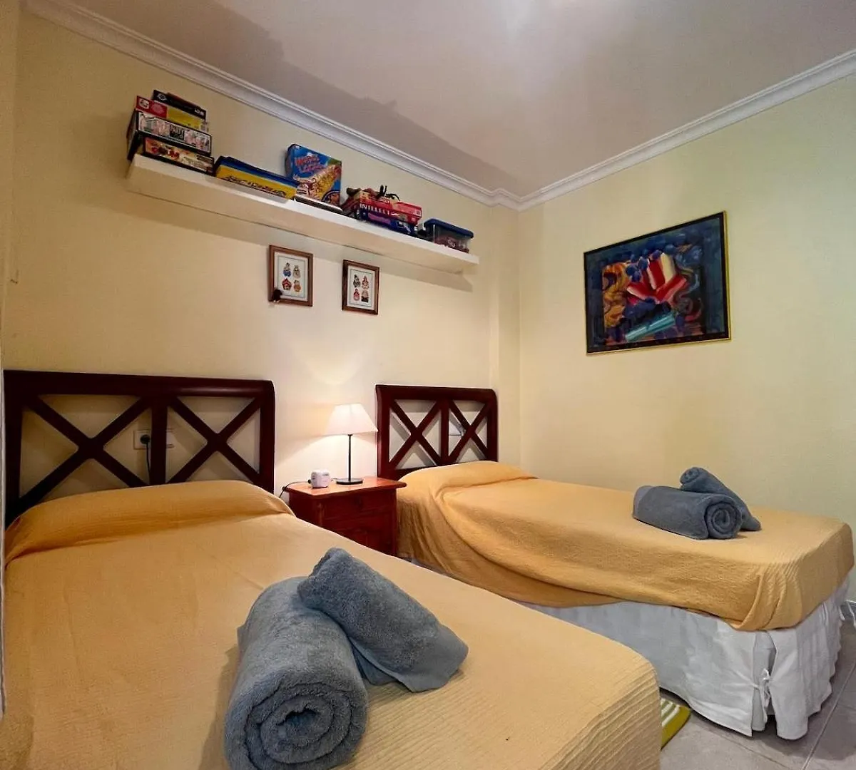 Spacious Apartment Close To The Beach 포엔샤