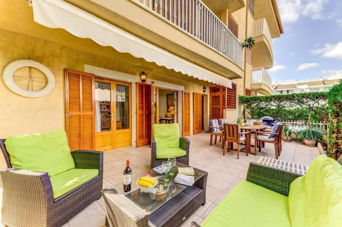 Spacious Apartment Close To The Beach location