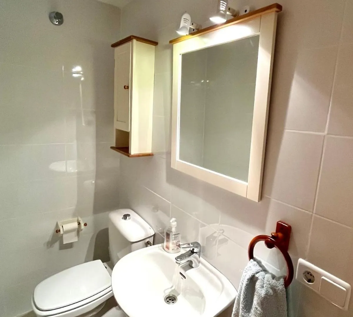 Spacious Apartment Close To The Beach ポレンサ スペイン