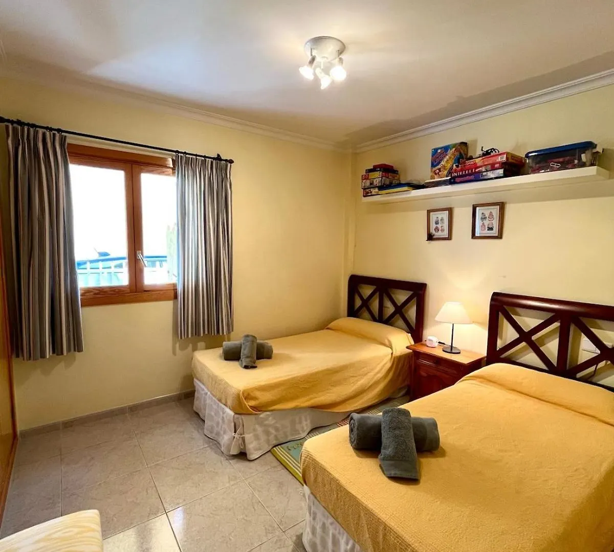 Spacious Apartment Close To The Beach ポレンサ 0*,