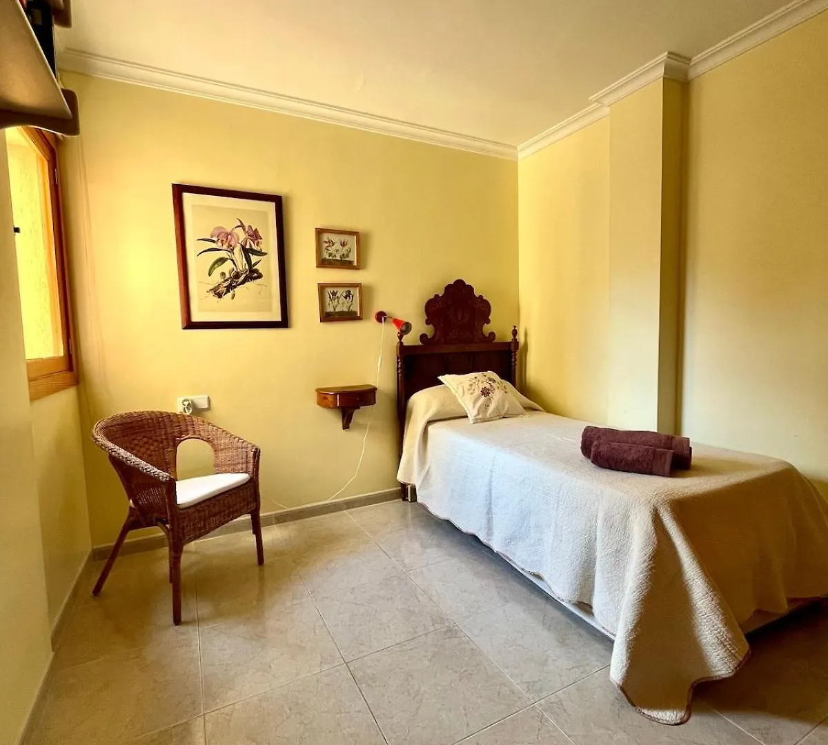 Spacious Apartment Close To The Beach ポレンサ スペイン